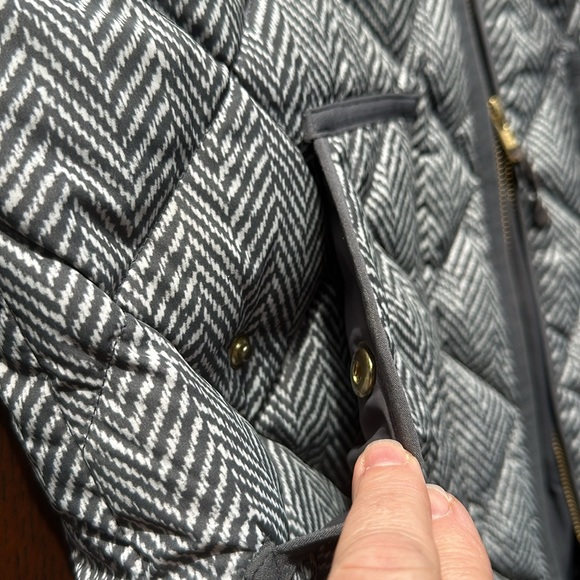 L J. Crew Women’s down herringbone ‘Excursion’ vest. Grey & white/grey trim. EUC - Picture 8 of 15